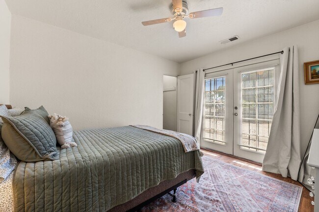 Building Photo - Fully Furnished Home!