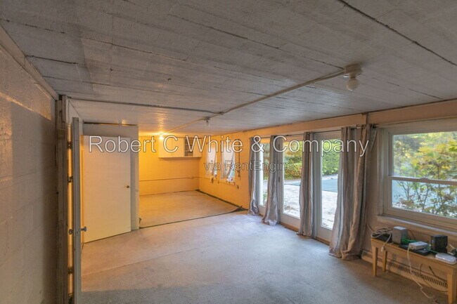 Building Photo - 16 Sunbrook Rd