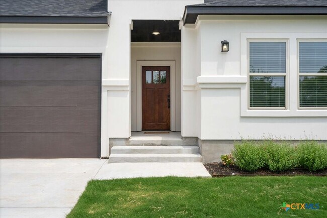 Building Photo - 223 Timberline Dr