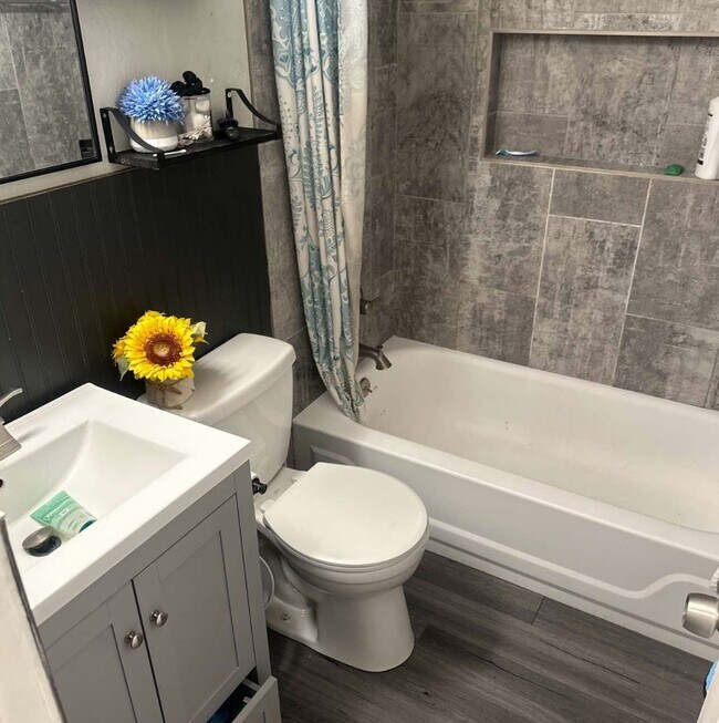 Building Photo - 1325 S Utica St