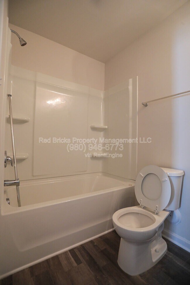 Building Photo - 230 Winston Ln