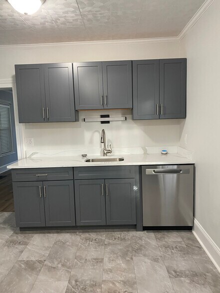 Primary Photo - 8 Harrison Ave