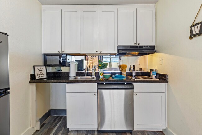 Building Photo - 611 Destiny Dr