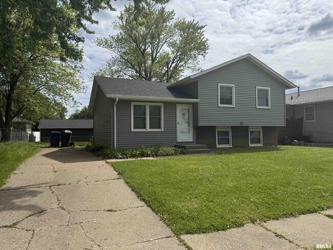 Building Photo - 1841 Valley Dr