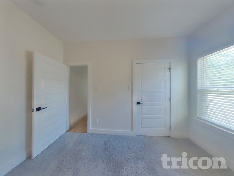 Building Photo - 328 Lakey Rd