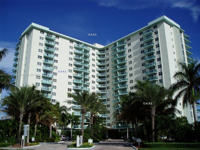 Building Photo - 3901 S Ocean Dr