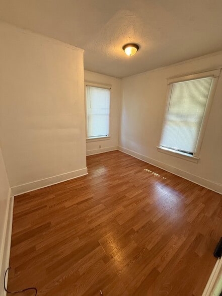 Building Photo - 307 E Arcadia Ave