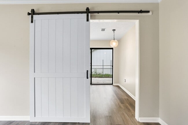 Building Photo - Beautifully Renovated 4-Bedroom, 2-Bath Home with Fenced Backyard