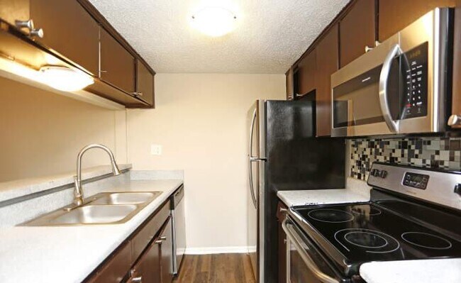 Building Photo - 2 bedroom in Dallas TX 75243
