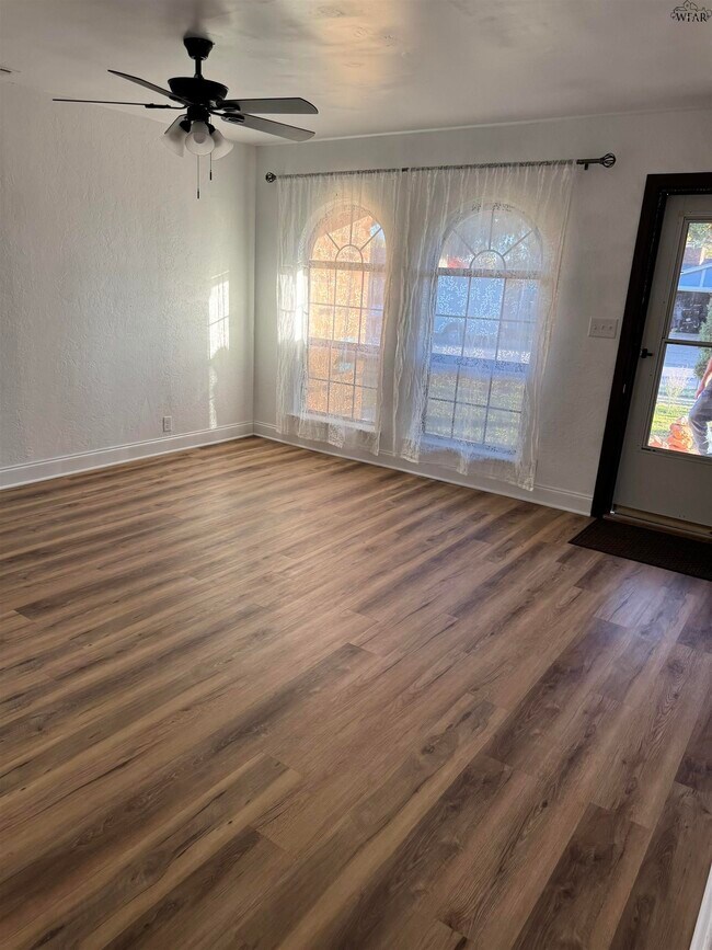 Building Photo - 2304 Tinker Trl