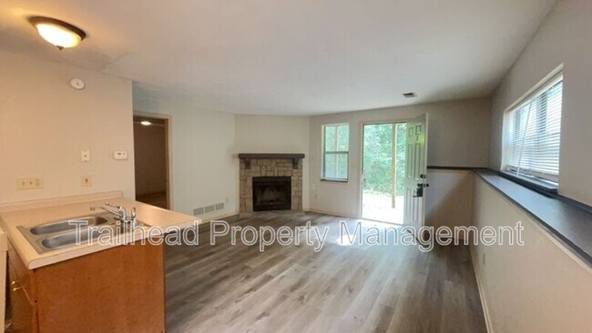 Building Photo - 8213 N Everton Ave