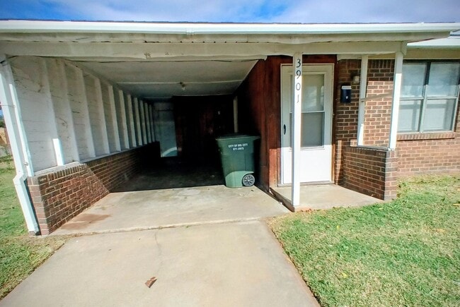 Building Photo - Epperly Heights School- FIRST FULL MONTH F...