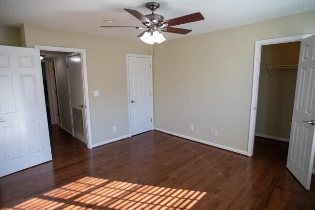 Mast Bedroom - 1357 N Van Dorn St