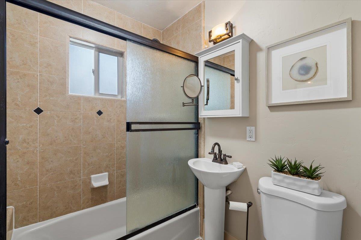 Building Photo - 1375 Magnolia Ave