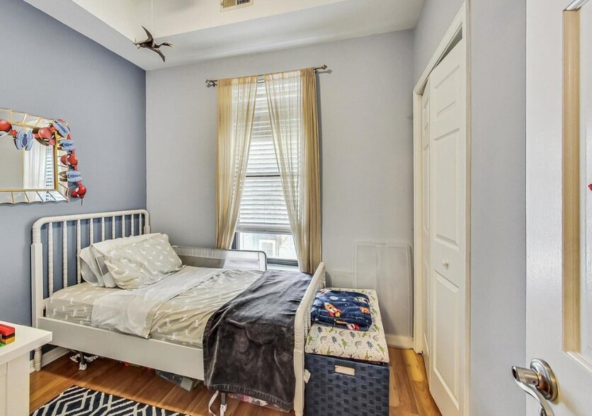 bright clean bedrooms - 2242 W Grand Ave
