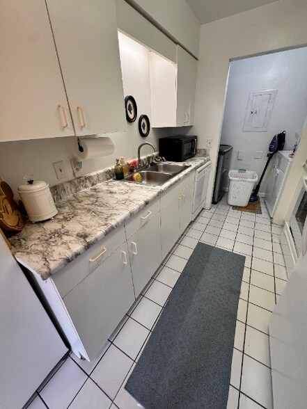 Building Photo - 3600 SW 23rd St