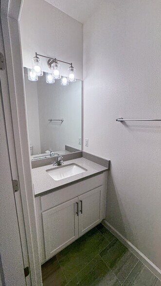 Powder Room - 2463 Middlebury Dr SE