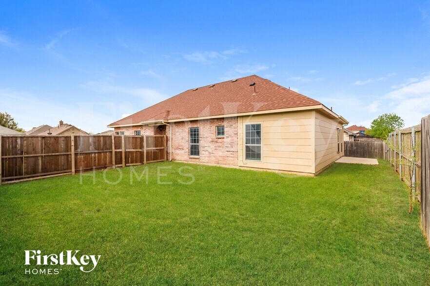Building Photo - 2925 Oakshire St