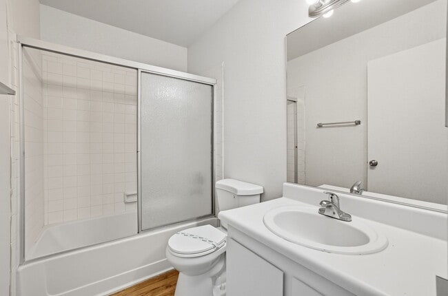Building Photo - 2 Bedroom Unit - AVAILABLE NOW