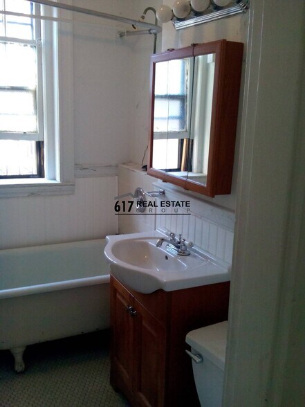 Building Photo - 317 Allston St