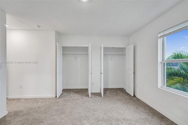 Building Photo - 376 NW 8th Ct
