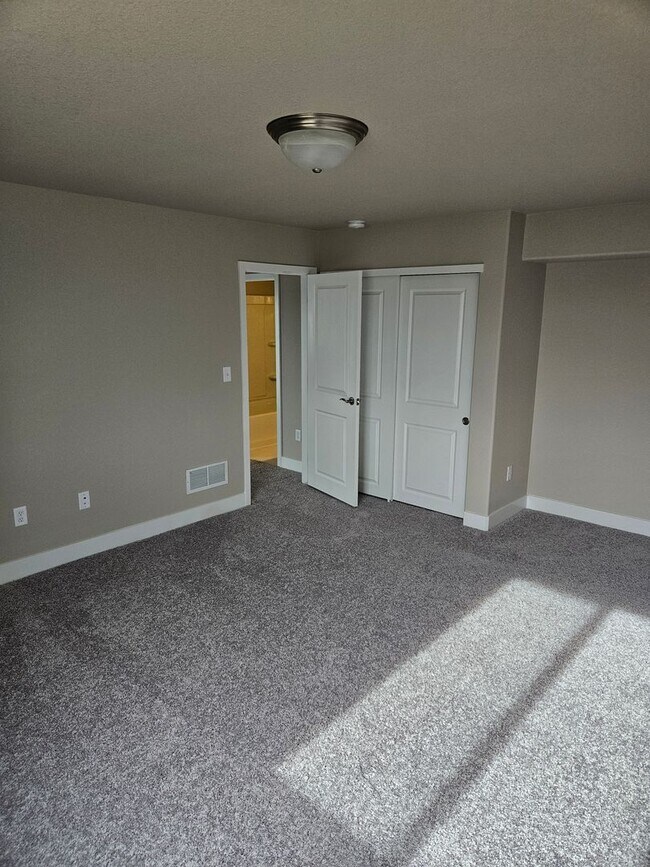 Building Photo - New  4 Bedroom Home in Johnstown