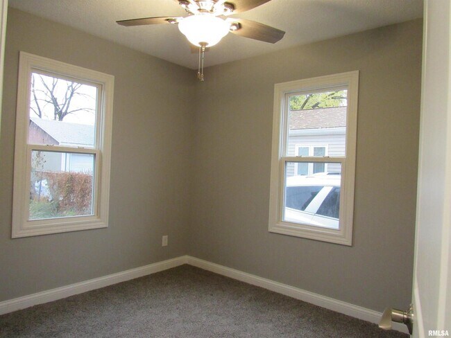 Building Photo - 240 5th St E