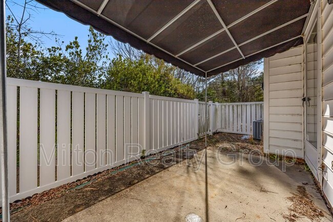 Building Photo - 101 Fairwoods Ct