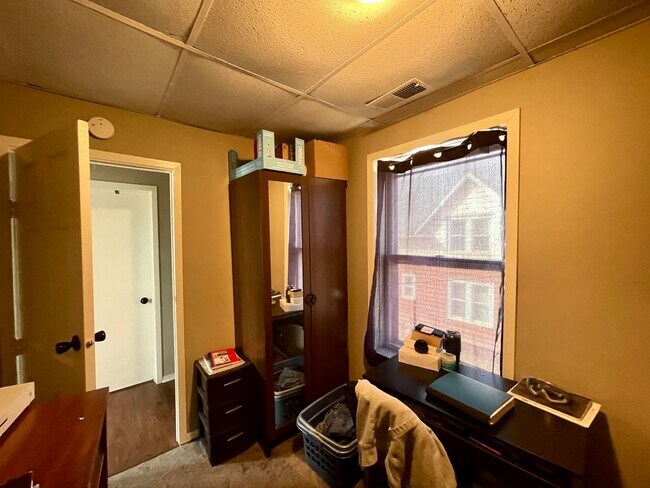 Building Photo - 509 N 53rd Ave W