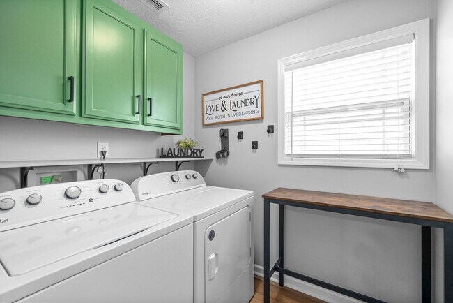 Building Photo - Gorgeous 3 Bedroom 2.5 Bath Home For Rent!!!