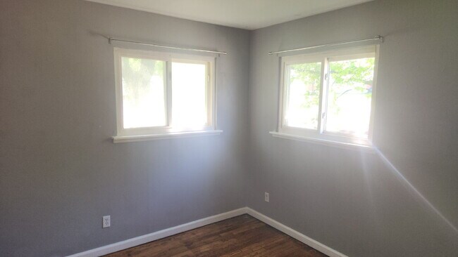Building Photo - 10501 Baron Dr