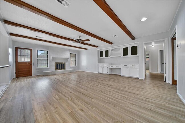 Building Photo - 1056 Martin St