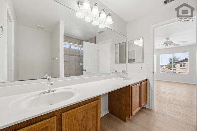 Building Photo - 4Bed + OFFICE + LOFT in Peoria! Ready for Immediate Move-In! -- FULLY REMODELED!