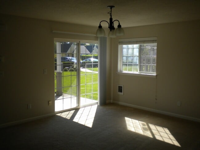 Building Photo - 2 bedroom in Coburg Meadows