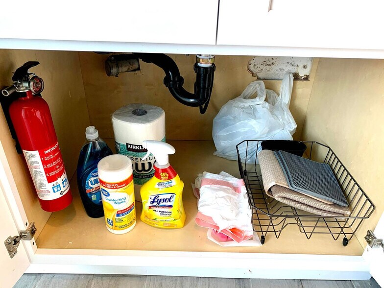 Building Photo - 7388 Oneida Dr