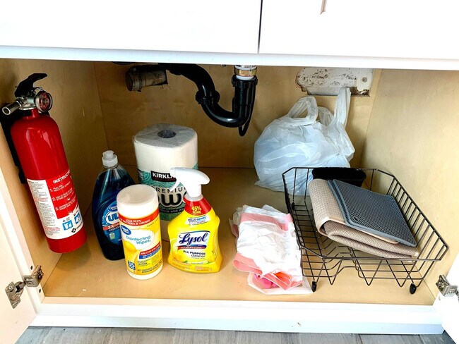 Building Photo - 7388 Oneida Dr