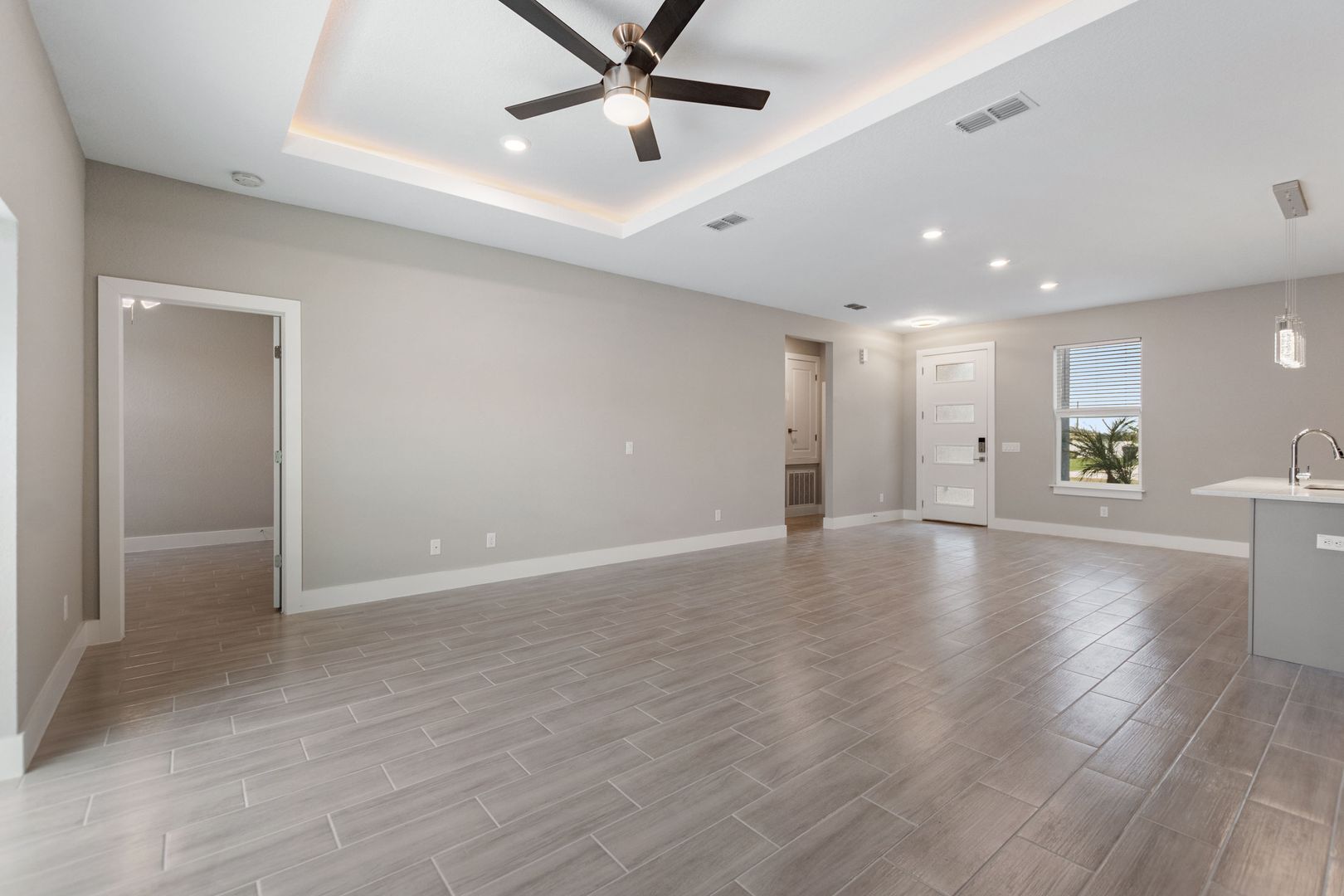 Building Photo - 825 Colville Dr