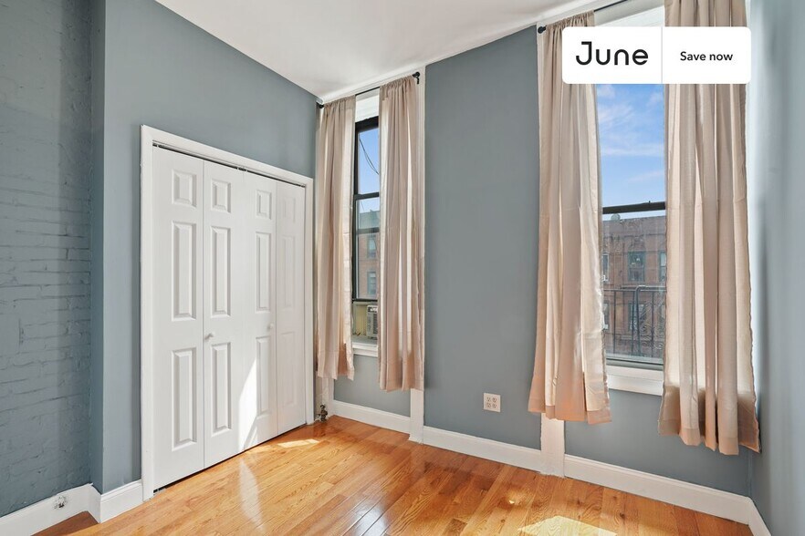 Building Photo - 31 Saint Marks Pl