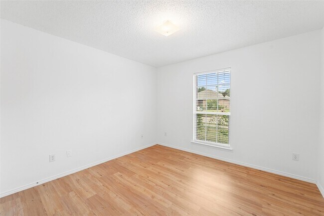 Building Photo - 9825 Tyler Dr