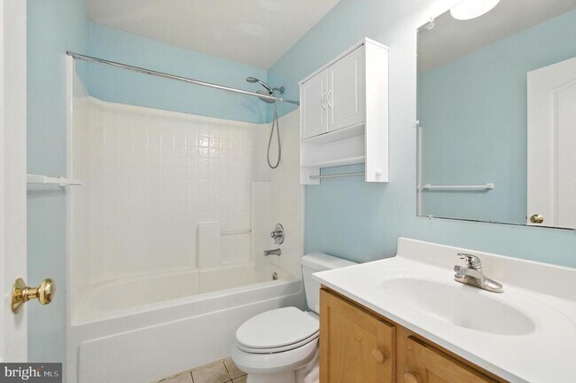 Building Photo - 3241 Henson Ave