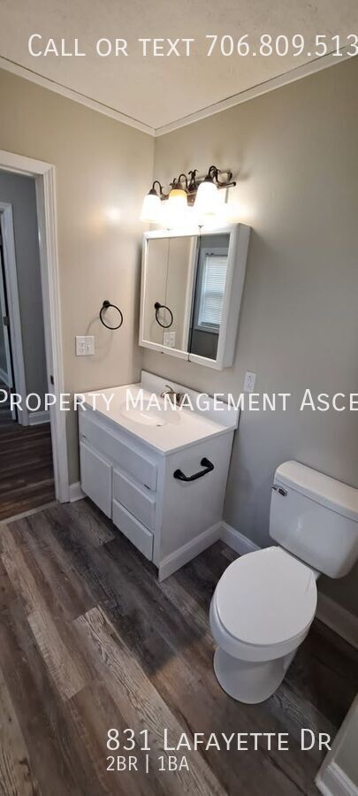 Building Photo - 831 Lafayette Dr