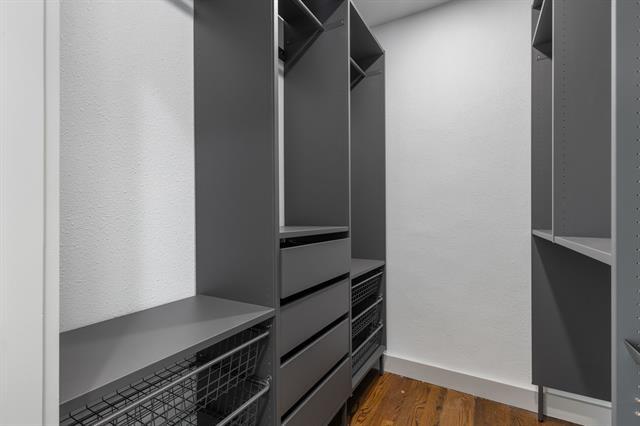 Building Photo - 9929 Gooding Dr