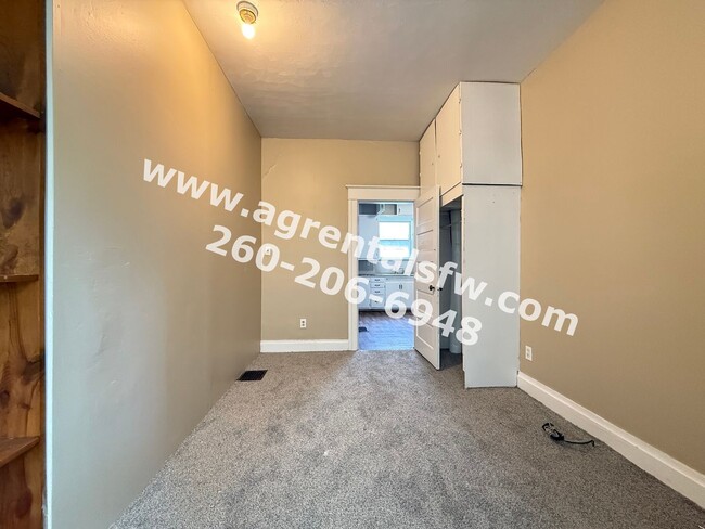 Building Photo - 911 W Creighton Ave