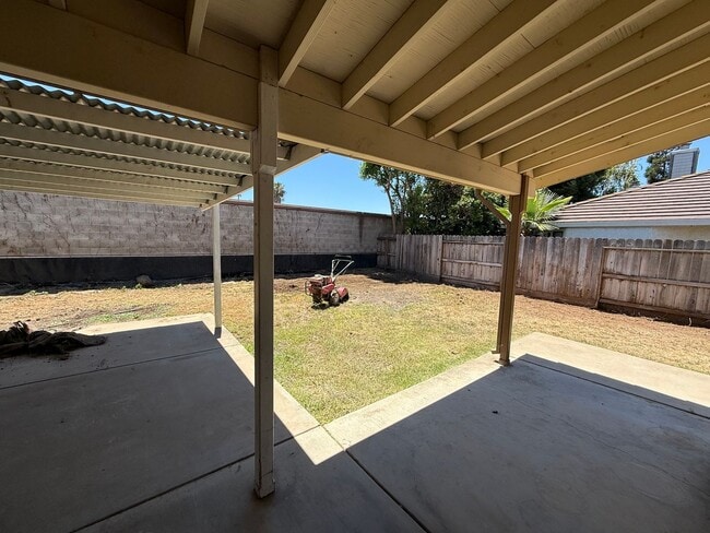 Building Photo - Single Story home in Riverbank's Crossroads Subdivision!
