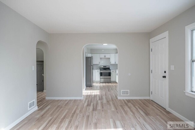 Building Photo - 187 3rd St