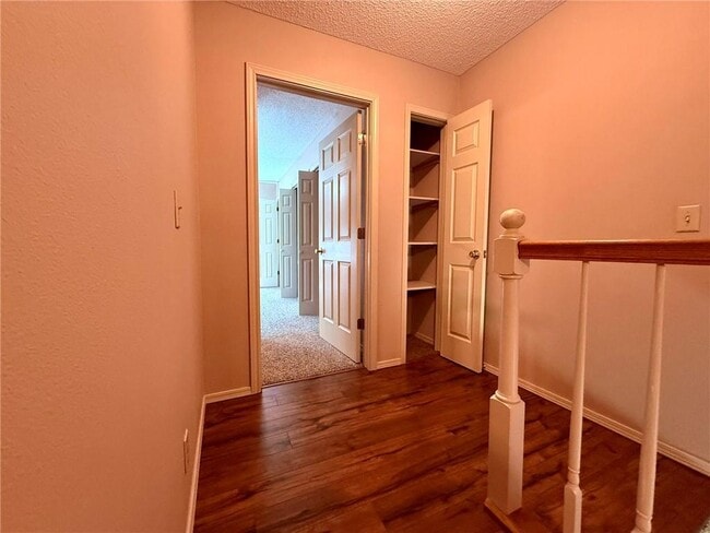 Building Photo - 1404 Camellia Dr