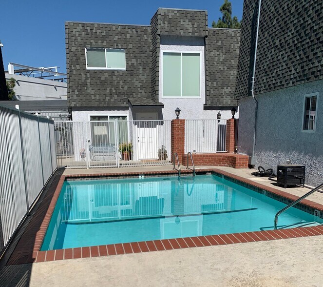 Primary Photo - Barclay Square Apartment