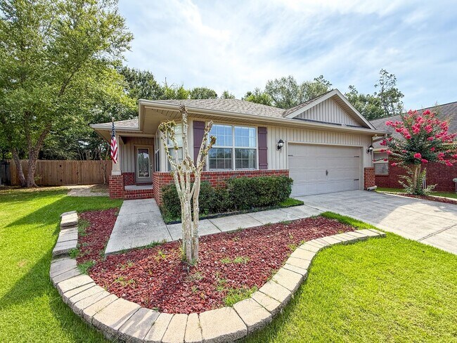Primary Photo - 3 Bedroom 2 Bath Home for Rent with Charmi...