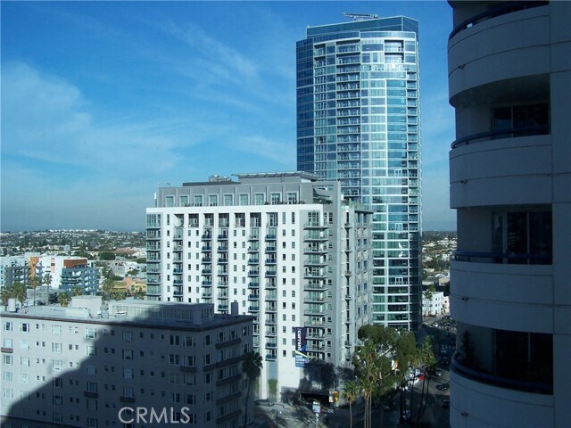 Building Photo - 525 E Seaside Way