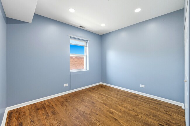 Building Photo - 6312 N Fairfield Ave